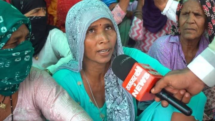 पिछले दो महीनों से लगातार चानौत मै धरना चल रहा है उस का समाधान हुआ नहीं है कि अब बवानी खेड़ा के जमालपुर गांव में भी पानी की समस्या को लेकर धरना शुरू कर दिया है
#rajkumarpatoudinews #haryana #bavanikheda #हांसी #chanaut