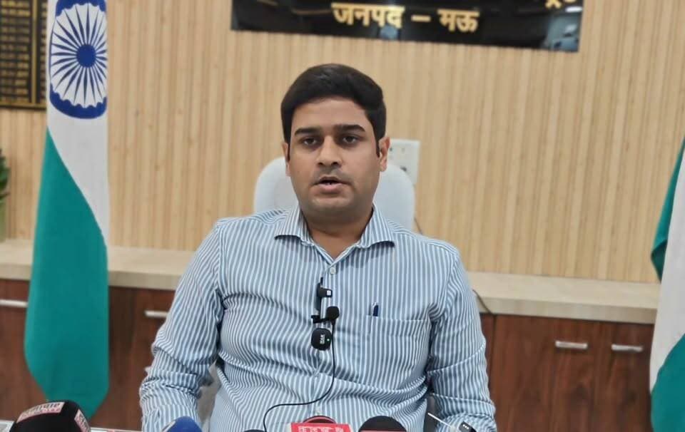 बाढ़ से निपटने की पूरी तैयारी, जिलाधिकारी ने गिनाईं सभी महत्वपूर्ण व्यवस्थाएं
#FloodAlert #Mau #DMMau #FloodPreparedness #UPNews #बाढ़ #मऊ