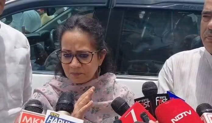 🚨 फरीदाबाद में चौथे फ्लोर पर बड़ा फैसला! नया हो या पुराना, अवैध निर्माण होगा ध्वस्त
👉⚠️ स्वास्थ्य मंत्री आरती राव का ऐलान: फरीदाबाद में अवैध चौथा फ्लोर नहीं बचेगा
👉🏗️ फरीदाबाद में चौथे फ्लोर पर सख्ती, ग्रीवेंस कमेटी में मंत्री आरती राव का बड़ा बयान
#Faridabad #FaridabadNews #BreakingNews #Haryana #HaryanaNews #AartiRao #GrievanceCommittee #FourthFloor #IllegalConstruction #DemolitionDrive #MunicipalAction #UrbanDevelopment #LatestNews #PublicSafety #GovernmentAction #MCF #NewsUpdate #IndiaNews