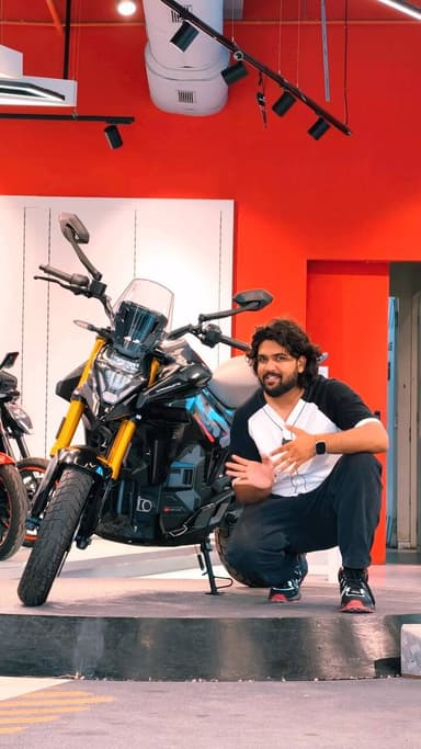 Ultraviolette Space Station Running Best Campaign where You can Get Upto 30,000/- cashback just need to show how much kilometres u have rode your Past Bike
#gujjurider #ultraviolette #uvf77 #electricbike #ultraviolettx47
