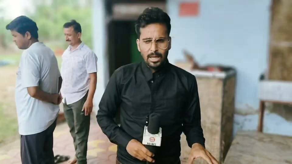 नरसिंहपुर - सुआताला के विकास की नई तस्वीर! ज़मीनी हकीकत, जनसमस्याओं और भविष्य की योजनाओं पर हुई खास चर्चा, क्या बदलने जा रही है नरसिंहपुर के इस क्षेत्र की तकदीर?
#सुआताला #नरसिंहपुर #MadhyaPradesh #विकास_पर_खास_चर्चा #ग्राउंडरिपोर्ट #गांव_की_बात #जनसमस्याएं #विकास_की_तस्वीर #MPNews #IndiaDabangNews #BreakingNews #ViralNews #LocalNews #Development #NarsinghpurNews