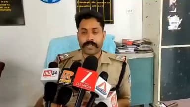 निवाड़ी | बुंदेली 24 एक्सप्रेस
पृथ्वीपुर थाना क्षेत्र के नेगुंवा गांव में शराब पार्टी के लिए पैसे नहीं देने पर एक महिला के साथ मारपीट का मामला सामने आया है। घटना का वीडियो सोशल मीडिया पर वायरल होने के बाद पुलिस ने तत्काल संज्ञान लेते हुए कार्रवाई की।
पुलिस ने मामले में तीन आरोपियों को गिरफ्तार किया है, जिनमें एक नाबालिग भी शामिल है। आरोपियों के विरुद्ध संबंधित धाराओं में प्रकरण दर्ज कर आगे की कानूनी कार्रवाई की जा रही है।
पुलिस का कहना है कि कानून-व्यवस्था से खिलवाड़ करने वालों के खिलाफ सख्त कार्रवाई जारी रहेगी। मामले की जांच जारी है।
#Niwari #Prithvipur #Neguwa #MPPolice #CrimeNews #BreakingNews #ViralVideo #WomenSafety #MadhyaPradesh #Bundeli24Express #LatestNews #Justice #PoliceAction #HindiNews #Bundelkhand
Jansampark Madhya Pradesh H Rajan Paigakhera