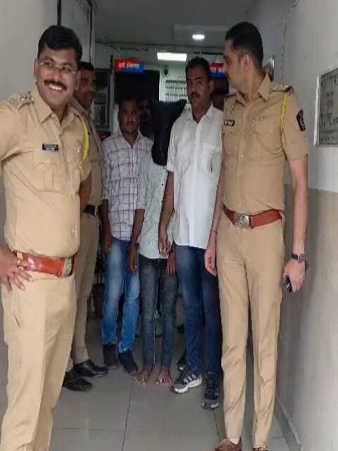 घरफोडी चोरी करणाऱ्या सराईत गुन्हेगारांना पकडून घरफोडीचे एकूण तीन गुन्हे उघडकीस आणण्यात पालघर पोलीसांना यश.