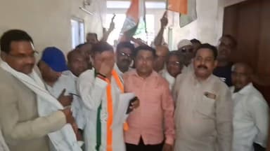 मुगलसराय मंदिर हादसे को लेकर कांग्रेसियों ने किया एक्सईएन कार्यालय का घेराव. जोरदार प्रदर्शन #Congress #Chandauli #viralreelsfacebook
