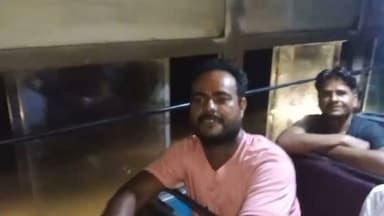 *पलिया प्राइवेट बसों में 1 सवारी का 60 रुपए न ही बीमा न ही सेफ्टी*
*वहीं गौरीफंटा रोड 6 बजे शाम से सुबह 6 बजे तक बंद होने का प्राइवेट बस वाले उठा रहे हैं*
*
*सवारियों का आरोप है कि प्राइवेट बस रोडवेज से अधिक किराया वसूला जा रहा है।*
*जबकि रोडवेज बस का पलिया से गौरीफंटा का किराया 46 रुपया है और दुर्घटना बीम भी*
*अधिक किराया वसूली से यात्रियों में आक्रोश है, जल्द उच्चाधिकारियों से शिकायत की बात कही है #dineshkhbarnepal #Facebookviralreels #dudhwa #followers