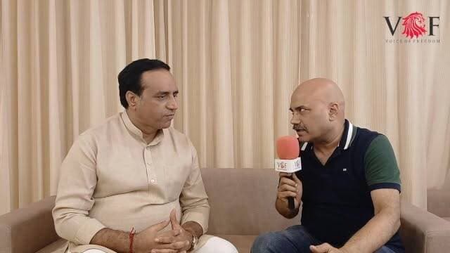 "क्या डीसी और कमिश्नर ने करवा रखा है अपने सरकारी आवास का नक्शा पास"?
पूर्व पार्षद दीपक चौधरी वरिष्ठ नेता कांग्रेस के साथ खास बातचीत
#faridabad
#Congress
#DeepakChaudhary
#SeniorCongressLeader
#PoliticalInterview
#FaridabadPolitics
#DC
#Commissioner
#BuildingPlan
#VoiceOfFaridabad
#voiceoffaridabad