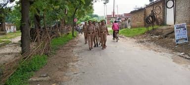 #MaharajganjPolice
#Sp_महराजगंज के निर्देशन में जनपद में शांति व कानून व्यवस्था सुदृढ़ बनाये रखने हेतु #महिला_थाना पुलिस द्वारा थाना क्षेत्रांतर्गत के प्रमुख चौराहों, बाजारों व भीड़ भाड़ वाले संवेदनशील स्थानों पर पैदल गश्त कर संदिग्ध व्यक्ति, वाहनों की सघन चेकिंग की गई तथा आमजन को सुरक्षा का भरोसा दिलाया गया।
@Uppolice
@AdgGkr
@diggorakhpur