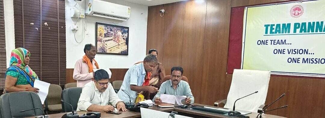 जनसुनवाई में आए 28 आवेदन
➡️
जिला मुख्यालय पर कलेक्टर कार्यालय में मंगलवार को संपन्न हुई जनसुनवाई में 28 आम लोगों की समस्याओं को सुनकर निराकरण किया गया।
<nis:link nis:type=tag nis:id=jansamparkmp nis:value=JansamparkMP nis:enabled=true nis:link/> <nis:link nis:type=tag nis:id=panna nis:value=panna nis:enabled=true nis:link/>
@JansamparkMP @CMMadhyaPradesh https://t.co/Lv1YCbjMPp