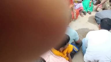 कुम्हेर थाने के सामने सड़क पर चौकीपुरा निवासी व्यक्ति का शव रखकर प्रदर्शन,,, आरोपियों की शीघ्र गिरफ्तारी की मांग,,,