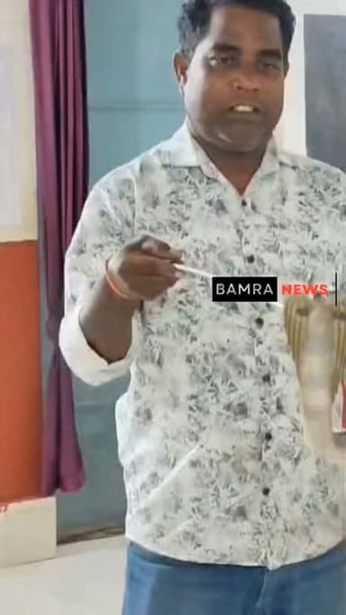 ବାମରା ର ଏକ ବିଦ୍ୟାଳୟ ହଷ୍ଟେଲ ରୁ ନାଗ ସାପ ଉଦ୍ଧାର