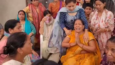सुप्रीम कोर्ट से सेंट्रल मार्केट को बड़ा झटका, 44 सील व्यावसायिक भवनों को 15 दिन में गिराने के आदेश
शास्त्री नगर स्थित सेंट्रल मार्केट मामले में सुप्रीम कोर्ट ने व्यापारियों और भवन स्वामियों को राहत देने से इनकार कर दिया। कोर्ट ने 44 सील व्यावसायिक भवनों को 15 दिन के भीतर स्वयं ध्वस्त करने के आदेश बरकरार रखते हुए कहा कि अवैध निर्माण को किसी भी स्थिति में नियमित नहीं किया जा सकता। फैसले के बाद बाजार में मायूसी का माहौल है।
#SupremeCourt #CentralMarket #ShastriNagar #IllegalConstruction #Demolition #BreakingNews #CourtOrder #Ghaziabad #NCRNews #HindiNews