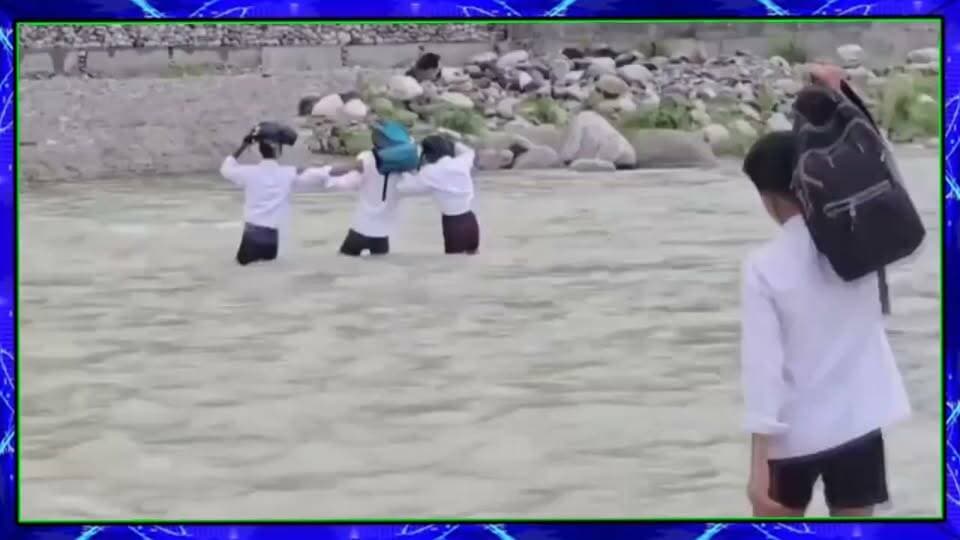 #नैनीताल क्षेत्र में कोसी नदी पार कर स्कूल जाते छात्र....26 साल पर प्रश्नचिन्ह
#highlightseveryone #followerseveryone #UttarakhandNews #BreakingNews @top fans #Nainitalkosinadi