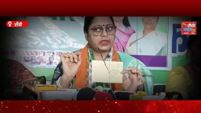 महिला आरक्षण कानून को जल्द लागू करने की मांग को लेकर अखिल भारतीय महिला कांग्रेस ने आंदोलन तेज कर दिया है। रांची में आयोजित प्रेस कॉन्फ्रेंस में महिला कांग्रेस की राष्ट्रीय सचिव सुधा प्रसाद ने 21 July 2026 को दिल्ली के जंतर-मंतर पर आयोजित होने वाले 'Chalo Sansad' Campaign की जानकारी दी।
प्रेस कॉन्फ्रेंस में महिला आरक्षण कानून, नारी शक्ति वंदन अधिनियम, परिसीमन, जनगणना और लोकतांत्रिक अधिकारों से जुड़े मुद्दों पर पार्टी का पक्ष रखा गया। इस वीडियो में प्रेस कॉन्फ्रेंस के प्रमुख अंश और सुधा प्रसाद का बयान शामिल है।
यह वीडियो केवल समाचार और जनहित में जानकारी देने के उद्देश्य से प्रकाशित किया गया है।
This live stream is for informational and public awareness purposes only.
👉 Ranchi Club TV को Subscribe करें और Bell Icon दबाएं ताकि Jharkhand, Ranchi और National News की हर अपडेट सबसे पहले मिले।
#RanchiClubTV #JharkhandNews #BreakingNews
#MahilaAarakshan #WomenReservationBill MahilaCongress ChaloSansad NariShaktiVandan SudhaPrasad Congress JharkhandNews RanchiNews Delhi JantarMantar PoliticalNews HindiNews LatestNews RanchiClubTV