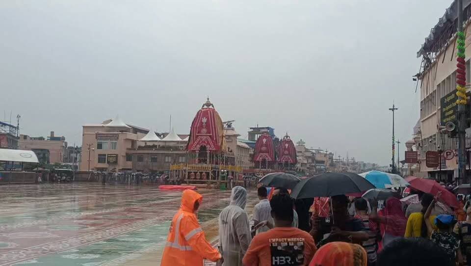 जगन्नाथ पुरी में कल निकलेगी भव्य रथ यात्रा जिसमे प्रेम के प्रतीक श्री जगन्नाथ जी को देखने के लिए कई लाख श्रद्धांलु होंगे शामिल. तैयारियां जोरो पर....
The day when millions walk with faith🤩 Jai Jagannath🙏 The world’s biggest chariot festival ⭕️❗️⭕️ #odisha #RathYatra #JaiJagannath #Puri #jagannath
#JaiJagannath #RathYatra #PuriRathYatra #JagannathTemple #Puri #Odisha #RathaJatra #LordJagannath #JagannathCulture #SpiritualJourney #FestivalOfFaith #DivineDarshan #IncredibleIndia #ExploreOdisha #OdishaTourism #SanatanDharma #HinduFestival #DevotionalVibes #Haribol #JayJagannath #TravelIndia #PuriBeach #TempleTownPuri #RathYatra2026 #Blessed #JagannathMahaprabhu #IndianCulture #ViralReels #TrendingReels #ReelIndia