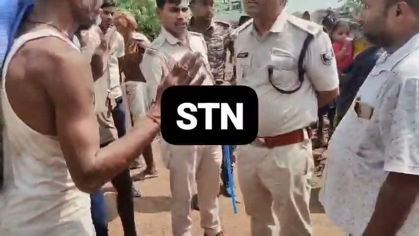 अभी अभी भूमि विवाद को लेकर दो पक्षों के बीच जमकर मारपीट दोनों पक्षों में आधा दर्जन से अधिक लोग घायल सदर अस्पताल शेखपुरा में भर्ती हथियामा थाना के बिहटा गांव की घटना #marpit #shekhpurapolice #spsheikhpura #डीजीपीहर