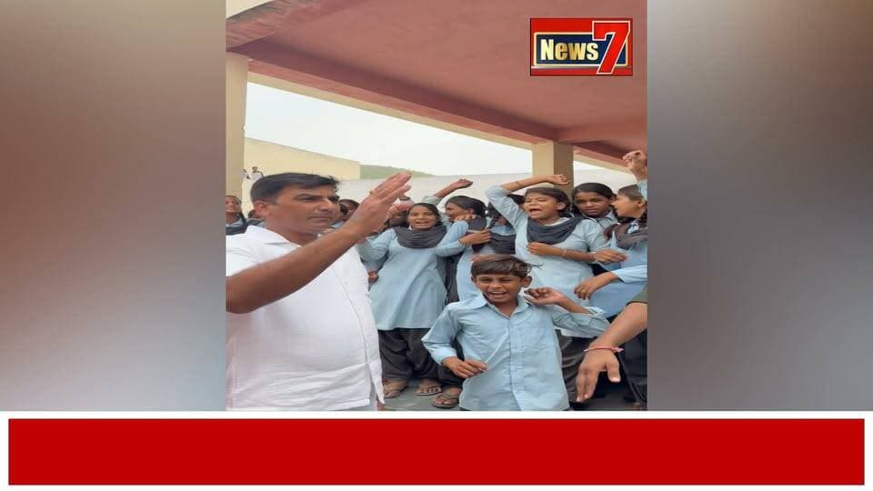 #news ₹500 के लिए छात्राओं की गरिमा से खिलवाड़ का आरोप, मामले में दो शिक्षिका निलंबित #students #bamanwas #News7 #LatestNews
#todaynews #school #CMORajasthan #madandilwar #EducationMinister