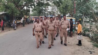 #SP_Mirzapur #अपर्णा_रजत_कौशिक के निर्देशन में ग्रामीण/ऑपरेशन क्षेत्र के थानों द्वारा अपने अपने थाना क्षेत्रों में शांति एवं कानून व्यवस्था को अक्षुण्ण रखने हेतु पैदल गश्त/वाहन चेकिंग कर आमजन को कराया गया सुरक्षा का एहसास।
#UPPolice #Mirzapur https://t.co/LJgA6eFq0m