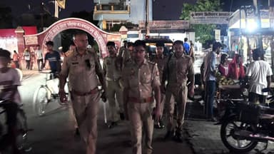 #SP_Mirzapur #अपर्णा_रजत_कौशिक के निर्देशन में नगर/शहर क्षेत्र के थानों द्वारा अपने अपने थाना क्षेत्रों में शांति एवं कानून व्यवस्था को अक्षुण्ण रखने हेतु पैदल गश्त/वाहन चेकिंग कर आमजन को कराया गया सुरक्षा का एहसास।
#UPPolice #Mirzapur https://t.co/pcIZmLcWfU
