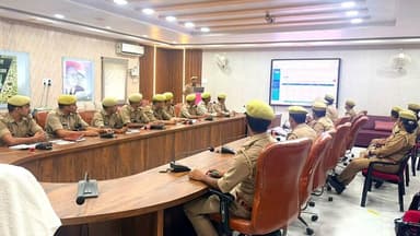 पुलिस अधीक्षक औरैया के निर्देशन मे साइबर थाना जनपद औरैया पुलिस टीम द्वारा पुलिस अधीक्षक कार्यालय स्थित सभागार कक्ष में साइबर अपराध की रोकथाम एवं पीड़ितों को त्वरित सहायता उपलब्ध कराने के उद्देश्य से जनपद के समस्त थानों पर गठित साइबर हेल्प डेस्क के कर्मियों के साथ गोष्ठी आयोजित की गई। गोष्ठी में साइबर अपराधों की प्रभावी रोकथाम, जनजागरूकता बढ़ाने, पीड़ितों को गुणवत्तापूर्ण एवं समयबद्ध सहायता प्रदान करने तथा साइबर हेल्प डेस्क की कार्यप्रणाली को और अधिक सुदृढ़ एवं प्रभावी बनाने के संबंध में आवश्यक दिशा-निर्देश दिए गए।
#UPPolice
#Dont_Share_OTP
#CyberSafety