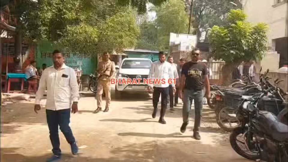 #गाजीपुर।
पूर्व एमएलसी बृजेश सिंह देवकली पम्प कैनाल लूटकांड मामले में बरी।
गाजीपुर सीजेएम कोर्ट मामले में बृजेश सिंह को किया दोषमुक्त #BreakingNews #ghazipurnews #bharatnews61 Sunita Singh Gahmari Piyush Kumar Rai Anand Rai Vishal Singh Chanchal Sapna Singh Amit Singh Rajkumar Singh