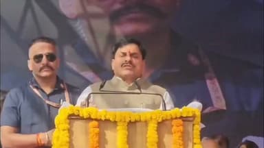 UCC पर CM मोहन यादव का बड़ा ऐलान, बोले- "रामचंद्र एक शादी करता है, तो रहीम से भी एक ही शादी की अपेक्षा
वर्षाकालीन विधानसभा सत्र में UCC विधेयक लाने की तैयारी
"सभी नागरिकों के लिए समान कानून" लागू करने की दिशा में सरकार आगे
10 लाख से अधिक लोगों के सुझावों के आधार पर तैयार हुआ मसौदा
कांग्रेस पर वोट बैंक की राजनीति का आरोप
मध्य प्रदेश के मुख्यमंत्री डॉ. मोहन यादव ने समान नागरिक संहिता यानी UCC को लेकर बड़ा बयान दिया है। मुख्यमंत्री ने कहा कि अगर रामचंद्र एक शादी करता है, तो रहीम से भी एक ही शादी की अपेक्षा की जा सकती है। उन्होंने स्पष्ट किया कि प्रदेश सरकार वर्षाकालीन विधानसभा सत्र में UCC विधेयक लाने की तैयारी कर रही है।
मुख्यमंत्री डॉ. मोहन यादव ने कहा कि समान नागरिक संहिता का उद्देश्य सभी नागरिकों के लिए समान कानून सुनिश्चित करना है। उन्होंने कहा कि मुस्लिम महिलाओं सहित सभी महिलाओं को समान अधिकार और न्याय मिलना चाहिए।
सीएम ने बताया कि सरकार ने पारदर्शिता बनाए रखने के लिए सुप्रीम कोर्ट के एक पूर्व न्यायाधीश की अध्यक्षता में समिति गठित की थी। समिति ने प्रदेशभर में व्यापक जनसंवाद कर 10 लाख से अधिक नागरिकों के सुझाव प्राप्त किए, जिनके आधार पर विधेयक का मसौदा तैयार किया गया है।
मुख्यमंत्री ने कांग्रेस पर निशाना साधते हुए आरोप लगाया कि पार्टी संवेदनशील मुद्दों पर वोट बैंक की राजनीति करती रही है। उन्होंने कहा कि भोजशाला मामले में सरकार न्यायालय के निर्णय का सम्मान करेगी और UCC को लेकर प्रदेश सरकार अपने संकल्प पर आगे बढ़ रही है।
अब सभी की नजरें मध्य प्रदेश विधानसभा के वर्षाकालीन सत्र पर टिकी हैं, जहां सरकार समान नागरिक संहिता विधेयक पेश कर सकती है। यदि यह विधेयक पारित होता है, तो मध्य प्रदेश UCC लागू करने वाले राज्यों की सूची में शामिल हो जाएगा।
#UCC #UniformCivilCode #MohanYadav #MadhyaPradesh #MPAssembly #BreakingNews #NationalNews #PoliticalNews #OneNationOneLaw #Halchal24News #TrendingNews #IndiaNews