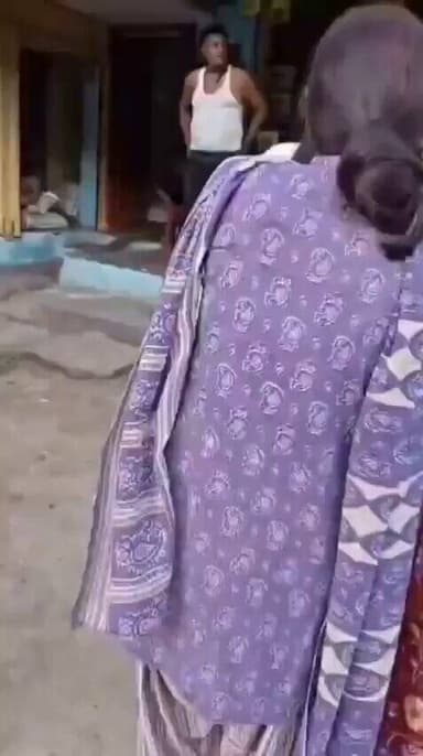 #वाराणसी-एंटी करप्शन की महिला टीम द्वारा जीएसटी की डिप्टी कमिश्नर अंबिका सिंह को ₹50,000 की रिश्वत लेते हुए रंगे हाथों किया गिरफ्तार। शिकायतकर्ता व्यापारी की फाइल का निस्तारण और टैक्स रिफंड पास करने की एवज में की गई थी डिप्टी कमिश्नर अंबिका सिंह ने ₹50,000 की मांग।
@Uppolice https://t.co/vzJKjJm1kP