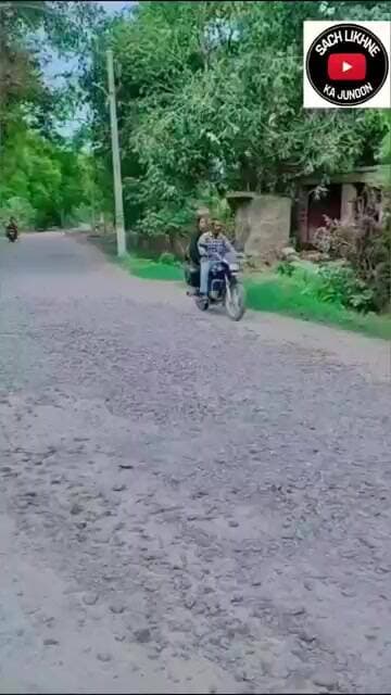 ऊंचाहार:खरौली-सूची सड़क निर्माण में महा भ्रष्टाचार लेपन हो गया पर नहीं खत्म हुए गढ्ढे,जिम्मेदार मौन