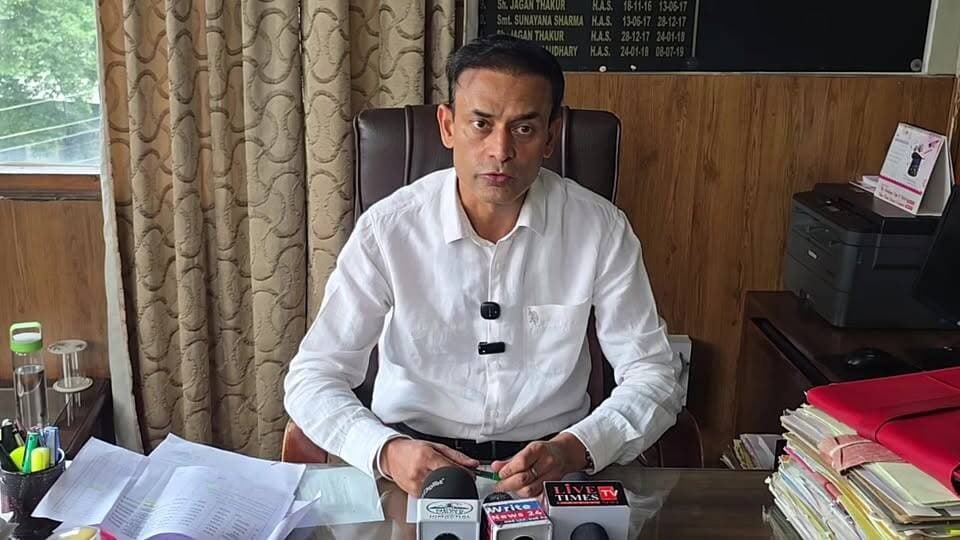 धर्मशाला लाइव: बरसात को लेकर कौन कौन सी एडवेंचर एक्टिविटी पर लगेगी रोक, कब तक रहेगी रोक बता रहे जिला कांगड़ा टूरिज्म अधिकारी विनय धीमान ।
#himachalpradesh #dharmsala #followers #highlights