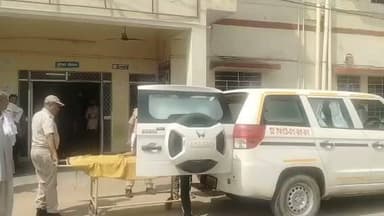 🚨 बड़ी खबर | बानसूर के बबेरा गांव में जमीनी विवाद ने लिया हिंसक रूप
एक ही परिवार के दो पक्षों के बीच हुए विवाद में ट्रैक्टर चढ़ाने का आरोप। चार लोग गंभीर रूप से घायल हुए, जिन्हें रोटी बैंक एंबुलेंस की मदद से कोटपूतली के राजकीय बीडीएम अस्पताल पहुंचाया गया। अस्पताल में चिकित्सकों ने संतराम गुर्जर को मृत घोषित कर दिया।
📍 बबेरा गांव, बानसूर (कोटपूतली-बहरोड़)
👮♂️ बानसूर थाना पुलिस मौके पर पहुंची, मामले की जांच जारी।
#BN_News #Bansur #Babera #KotputliBehror #BreakingNews #RajasthanNews