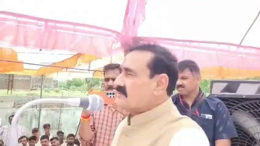 दतिया पुलिस अधीक्षक और पुलिस महकमे को..नरोत्तम मिश्रा ने दी चेतावनी.‼️
#narottammishra #datiya #ByElection #BJP4IND