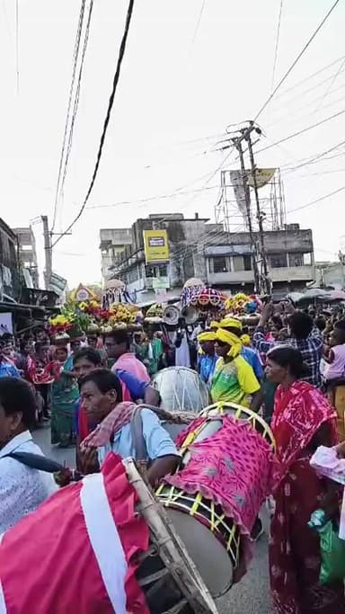 🙏চাঁচল রাজবাড়ীর জগন্নাথ দেবের রথ টানা 🙏
#চাঁচল #পাহাড়পুর #জগন্নাথদেব #রথযাত্রা #রথটানা #জয়জগন্নাথ #ধর্মীয়উৎসব #বাংলারঐতিহ্য #Malda #Chanchal #Paharpur #RathYatra #Jagannath #JaiJagannath #GraminBanglaNews