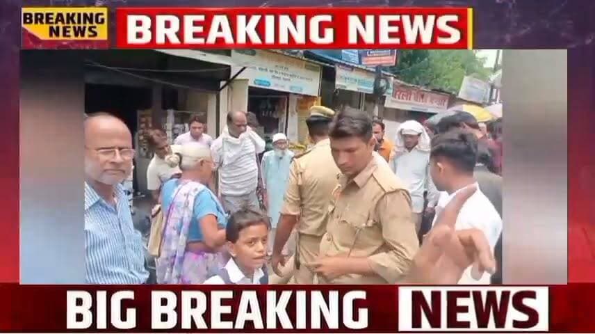 एलआईयू इंस्पेक्टर ओमपाल सिंह की सतर्कता से टला बड़ा हादसा, कलेक्ट्रेट गेट पर परिवार सहित आत्मदाह का प्रयास विफल
#bareillyNewsLive
#Vira
#Uppolicel
#Bareillypolice