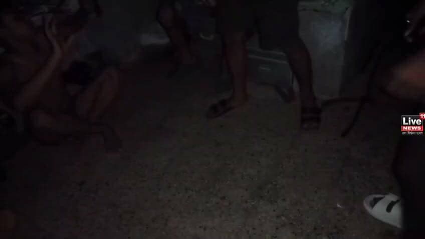 #Dhanbad_News: नवोदय विद्यालय में रैगिंग: 10वीं के छात्र को बंधक बना बेल्ट से पीटा, वीडियो भी बनाया; अस्पताल में भर्ती।
#DhanbadNews #Ragging #NavodayaVidyalaya #JharkhandNews #CrimeNews #schoolragging Hemant Soren