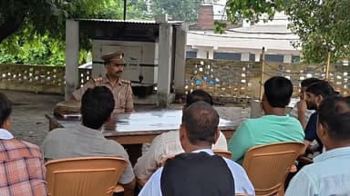 सावन और कांवड़ यात्रा को लेकर प्रभारी निरीक्षक की अध्यक्षता में पाली थाने में हुई पीस कमेटी की बैठक