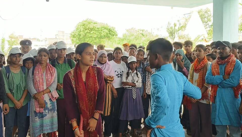 नुक्कड़ नाटक तो देखिए,
जन संख्या नियंत्रण पखवाड़ा जागरूकता
सदर अस्पताल में नुक्कड़ नाटक।
#जन #संख्या #नियंत्रण #पखवाड़ा #जागरूकता #शेखपुरा #facebookvideo #नाटक