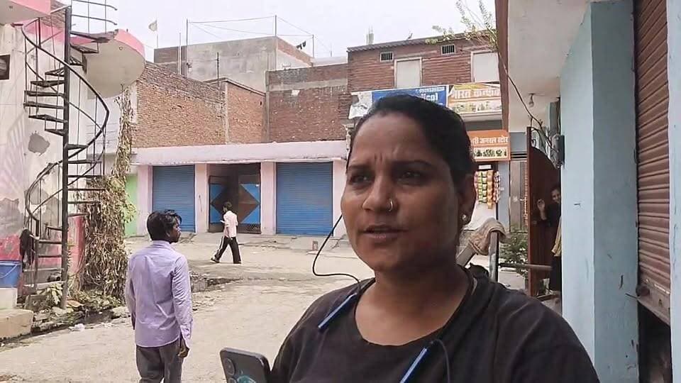 🚨 रुद्रपुर के गड्ढा कॉलोनी में देर रात फायरिंग से दहशत, कई राउंड गोलियां चलने की सूचना से इलाके में हड़कंप मच गया, मौके पर पहुंची पुलिस मामले की जांच में जुटी, फायरिंग करने वालों की तलाश जारी। #Rudrapur #BreakingNews #UttarakhandNews #UdhamSinghNagar #CrimeNews #Rudrapur #BreakingNews #RudrapurNews #UdhamSinghNagar #Uttarakhand #UttarakhandNews #CrimeNews #Firing #PoliceInvestigation #LatestNews #LocalNews #GaddhaColony #NewsUpdate #HindiNews #ViralNews #RudrapurLive #USNNews #CrimeAlert #TrendingNews #NewsAlert