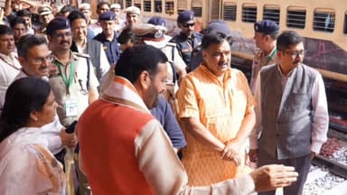 जींद से इतिहास रचेंगे प्रधानमंत्री मोदी, देश की पहली हाइड्रोजन ट्रेन को दिखाएंगे हरी झंडी।
#HydrogenTrain #PMModi #Jind #Haryana #NayabSinghSaini #ViksitBharat #ViksitHaryana #GreenTransport #EcoFriendly #IndianRailways #HydrogenEnergy #CleanEnergy #NewIndia #Infrastructure #AKNewsHaryana
