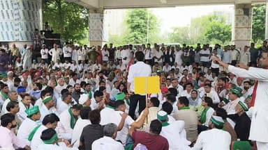 ग्रेटर नोएडा में किसानों का बड़ा आंदोलन आज, प्राधिकरण पर जुटने लगे किसान
10 प्रतिशत अतिरिक्त आबादी भूखंड समेत अपनी विभिन्न मांगों को लेकर आज ग्रेटर नोएडा प्राधिकरण पर किसानों का बड़ा आंदोलन शुरू होने जा रहा है। आंदोलन में शामिल होने के लिए किसान बड़ी संख्या में प्राधिकरण परिसर की ओर पहुंचने लगे हैं। सुरक्षा व्यवस्था भी कड़ी कर दी गई है।
#GreaterNoida #FarmersProtest #KisanAndolan #GreaterNoidaAuthority #NoidaNews #NCRExpressNews #BreakingNews #UPNews #Farmers #NCRNews