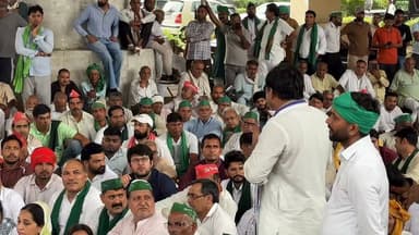 ग्रेटर नोएडा में किसानों का बड़ा आंदोलन आज, प्राधिकरण पर जुटने लगे किसान
आबादी भूखंड समेत अपनी विभिन्न मांगों को लेकर आज ग्रेटर नोएडा प्राधिकरण पर किसानों का बड़ा आंदोलन शुरू होने जा रहा है। आंदोलन में शामिल होने के लिए किसान बड़ी संख्या में प्राधिकरण परिसर की ओर पहुंचने लगे हैं। सुरक्षा व्यवस्था भी कड़ी कर दी गई है।
देखें क्या बोले रुपेश वर्मा
#GreaterNoida #FarmersProtest #KisanAndolan #GreaterNoidaAuthority #NoidaNews #NCRExpressNews #BreakingNews #UPNews #Farmers #NCRNews