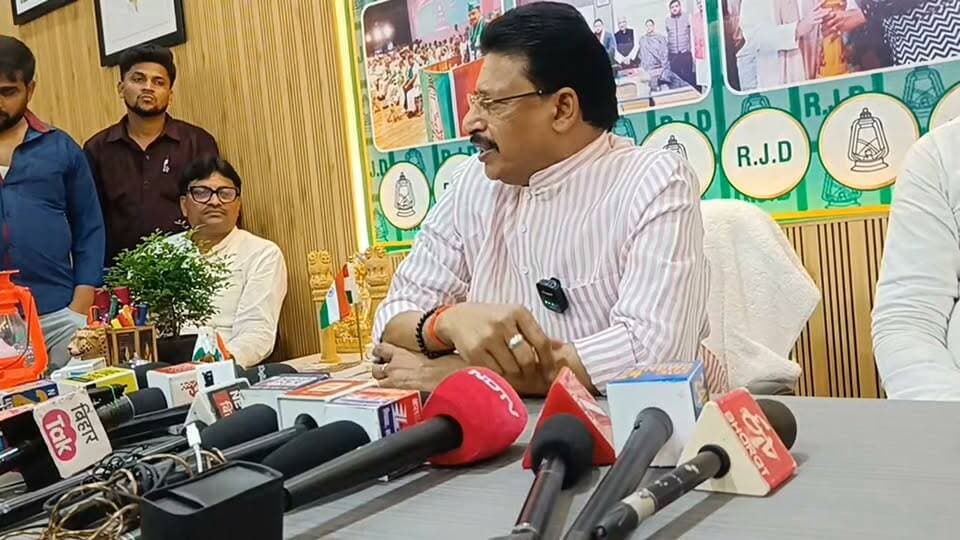 भाजपा में जाने की बातों का राजद के औरंगाबाद सांसद अभय कुशवाहा ने किया जोरदार खंडन. कहा राजद ही उनका अंतिम विकल्प - The silence media news #aurangabadsansad #thesilencemedianews #aurangabad #abhaykushwaha