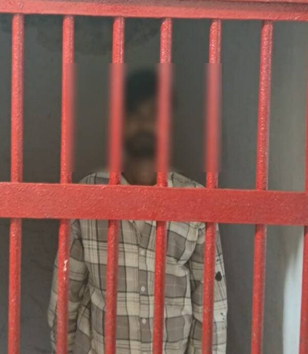 <nis:link nis:type=tag nis:id=gorakhpurpolice nis:value=gorakhpurpolice nis:enabled=true nis:link/>
<nis:link nis:type=tag nis:id=policeaciton nis:value=PoliceAciton nis:enabled=true nis:link/>
➡️ हत्या का प्रयास करने के आरोप में अभियुक्त विनोद को <nis:link nis:type=tag nis:id=psgulariha nis:value=PsGulariha nis:enabled=true nis:link/> पुलिस द्वारा गिरफ्तार किया गया ।
➡️ घटना में प्रयुक्त 01 अदद चाकू बरामद किया गया ।
<nis:link nis:type=tag nis:id=uppolice nis:value=UPPolice nis:enabled=true nis:link/>
@dgpup @AdgGkr @adgzonegkr @diggorakhpur https://t.co/DNPwzrUF3e