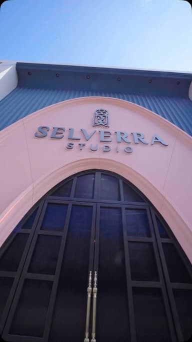 A Grand Beginning for Selverra Studio Jewellers! 💎
Luxury met royalty as Huzur Dr. Lakshyaraj Singh graced the grand inauguration of Selverra Studio Jewellers as the chief guest.
The event marked the beginning of a new destination for timeless elegance, premium craftsmanship, and exquisite jewellery.