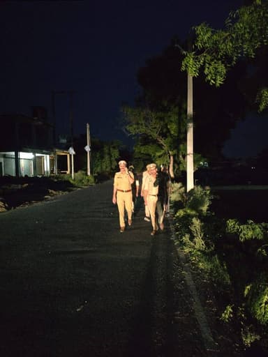 #SP_RBL @Ravi_KumarIPS के निर्देशन में जनपदीय पुलिस द्वारा अपने-अपने थाना क्षेत्र अन्तर्गत शांति एवं कानून व्यवस्था के दृष्टिगत पैदल गश्त की गयी-
@Uppolice
@dgpup
@adgzonelucknow
@Igrangelucknow https://t.co/8DvIHxsnKi