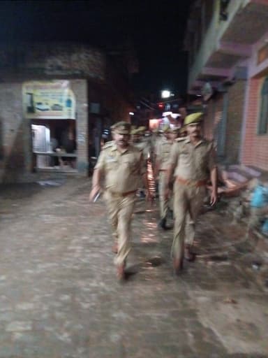 #SP_RBL @Ravi_KumarIPS के निर्देशन में जनपदीय पुलिस द्वारा अपने-अपने थाना क्षेत्र अन्तर्गत शांति एवं कानून व्यवस्था के दृष्टिगत पैदल गश्त की गयी-
@Uppolice
@dgpup
@adgzonelucknow
@Igrangelucknow https://t.co/Yd364r80Lr