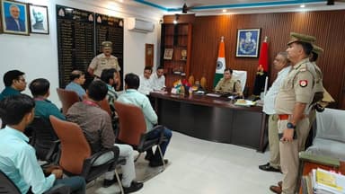 ऑपरेशन Cy-Vajra के तहत साइबर अपराधों की रोकथाम एवं म्यूल खातों पर प्रभावी नियंत्रण के लिए पुलिस अधीक्षक सोनभद्र ने बैंक अधिकारियों के साथ की समीक्षा बैठक-
@digmirzapur
@adgzonevaranasi
@Uppolice
@dgpup https://t.co/XPkVZsKYZA