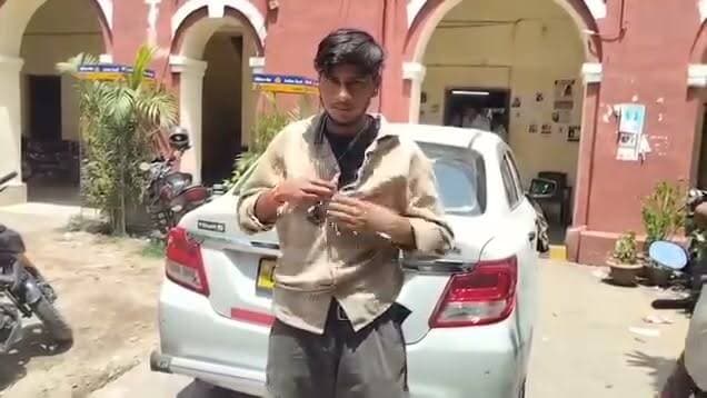 पढ़ाई करने के लिए पटना आया , बन गया शराब तस्कर ... यह बिहार का भयावह सच है की गांवों या छोटे शहरों से आने वाले युवा आसानी से शराब तस्करी करने वालों के चंगुल में फंस जा रहे हैं और बन जा रहे हैं चंद रुपयों के लिए शराब तस्कर ..
वीडियो में दिख रहा युवा कटिहार से पढ़ने पटना आया और फिर शराब तस्कर नेटवर्क में शामिल हो कर पड़ोसी राज्यों से शराब ढोने लगा ..
#viral #navvani