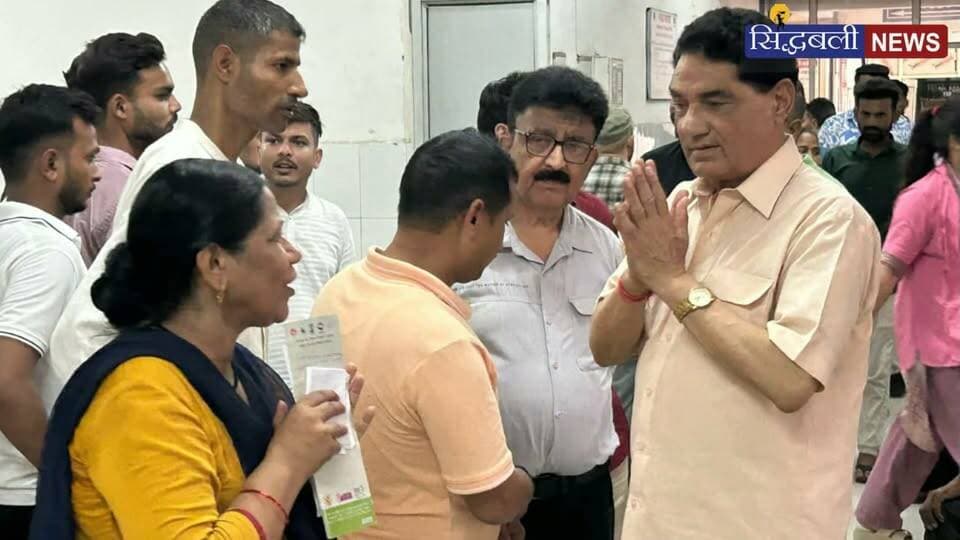पूर्व स्वास्थ्य मंत्री सुरेंद्र सिंह नेगी पहुंचे बेस अस्पताल कोटद्वार।
#news #utrakhand #kotdwar #pauri_garhwal