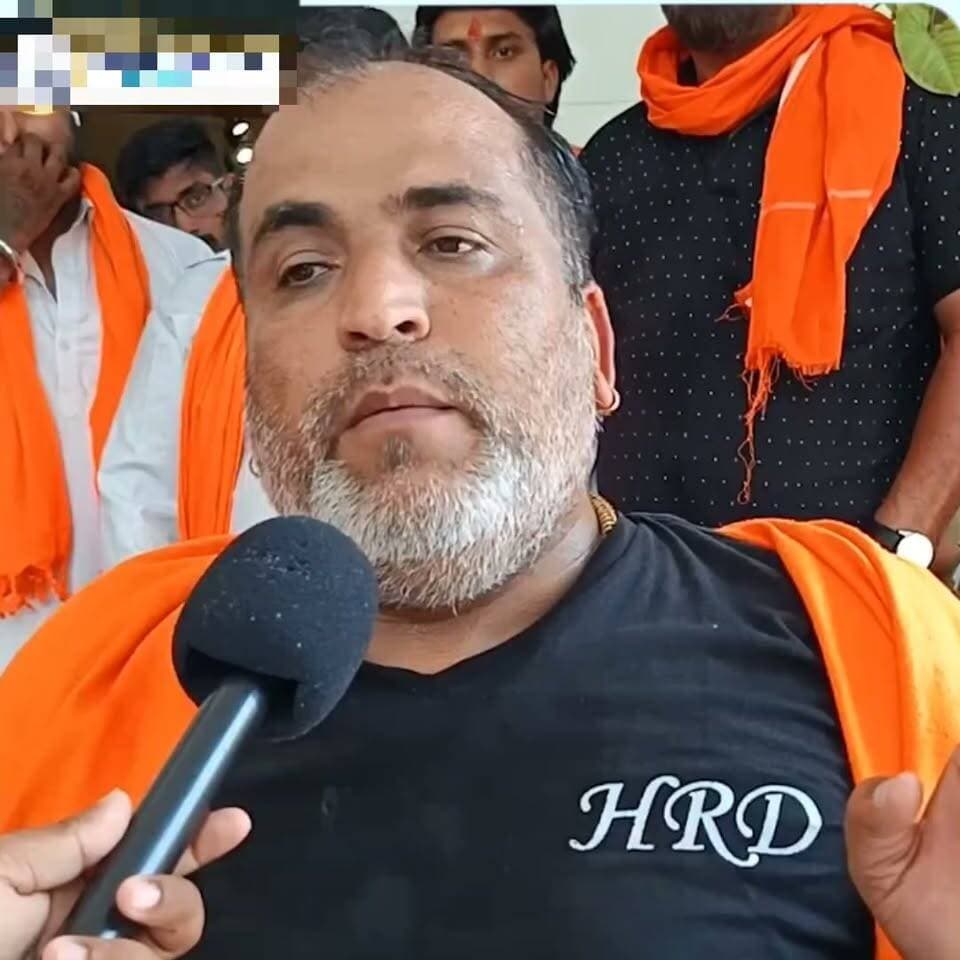 हिन्दू संगठन के ललित शर्मा ने देवबन्द दारुल उलूम मदरसे को लेकर कहीं बड़ी बात!!!
Vishva Hindu Parishad -VHP Rohit Pradhan @topfans हरीश कौशिक बजरंगदल Manish Yogacharya #Devband #VHP #Hindurakshadal