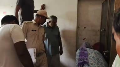 🚨 बहरोड़ में चोर बेखौफ, पुलिस के लिए बड़ी चुनौती!
पीछे का जंगला तोड़ा, लाखों के जेवरात और नकदी लेकर फरार... जाते-जाते ट्रॉली बैग भी ले गए! 😳
आखिर कब थमेगा बहरोड़ में चोरी का सिलसिला?
शहर और ग्रामीण क्षेत्र में लगातार हो रही चोरियों से लोगों में दहशत, जबकि बदमाश बेखौफ होकर वारदातों को अंजाम दे रहे हैं।
क्या बहरोड़ में कानून का डर खत्म हो गया है? अपनी राय कमेंट में जरूर बताएं।
#बहरोड़ #Bahrod #BreakingNews #Theft #CrimeNews #Rajasthan #KotputliBahrod #BNNews