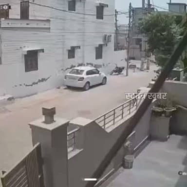 रतिया में दिन दहाड़े हथियार के साथ युवक का किया पीछा, सीसीटीवी आया सामने, मॉडल टाउन इलाके का बताया जा रहा है मामला..
#ratia #fatehabad #haryana